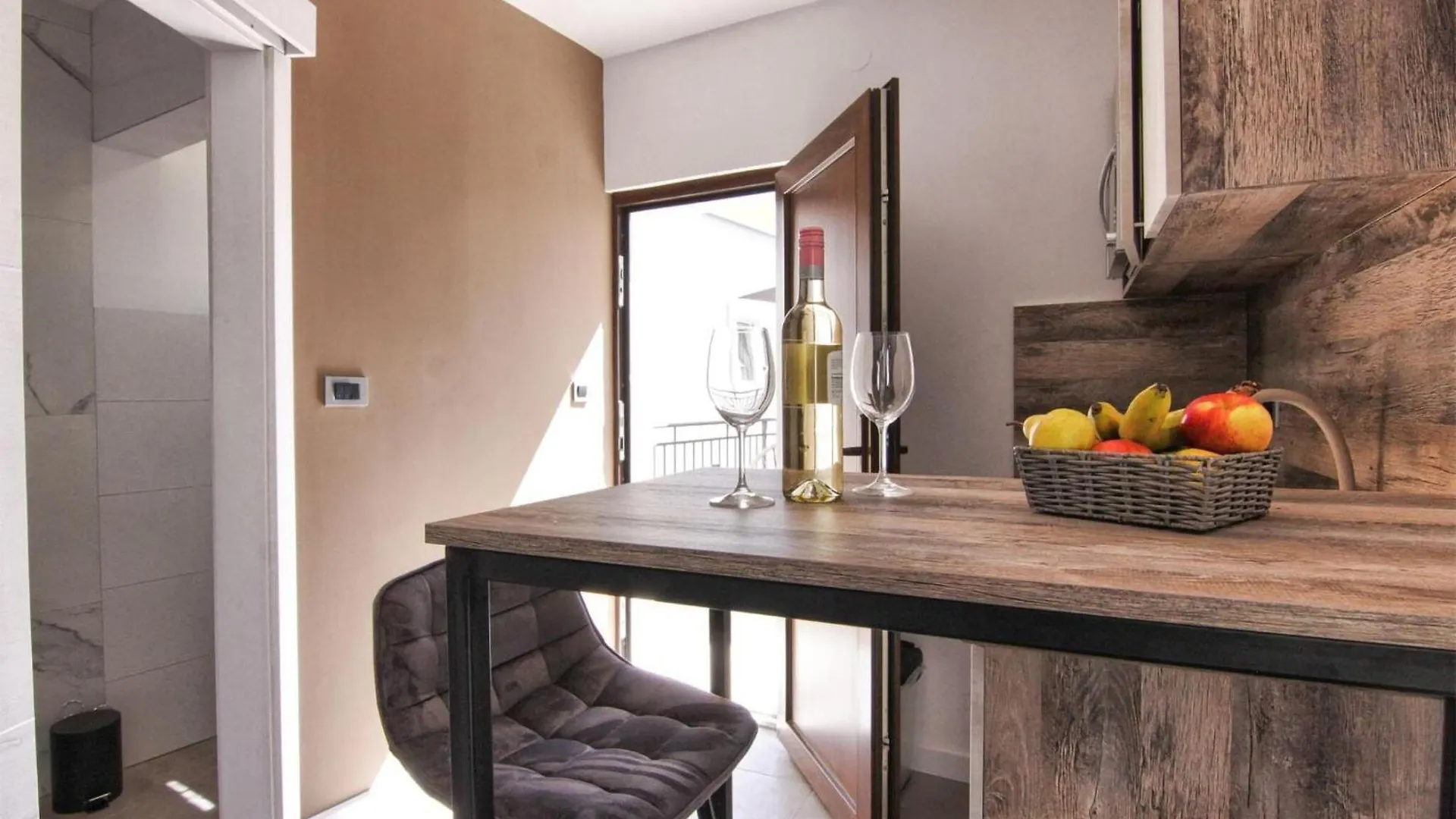 Cozy Home In Turanj With Wifi 0*,