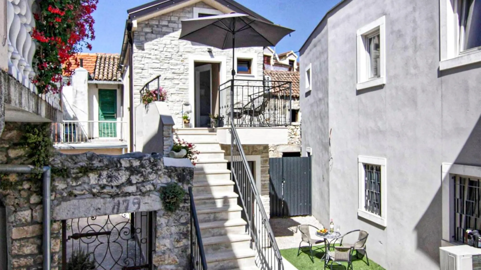 Cozy Home In Turanj With Wifi